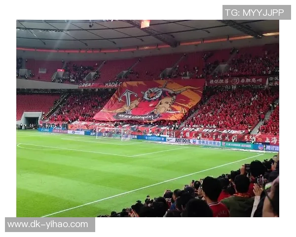 探索Tifo足球明星的精彩瞬间与背后故事，感受球迷艺术的无限魅力